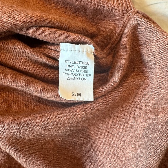 Dreamers rust color sweater - Picture 10 of 10
